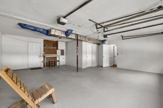 Building Photo - 6530 Thamesmead Ln