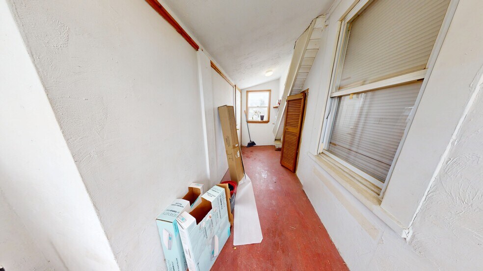 Building Photo - 15 Stanley Ave