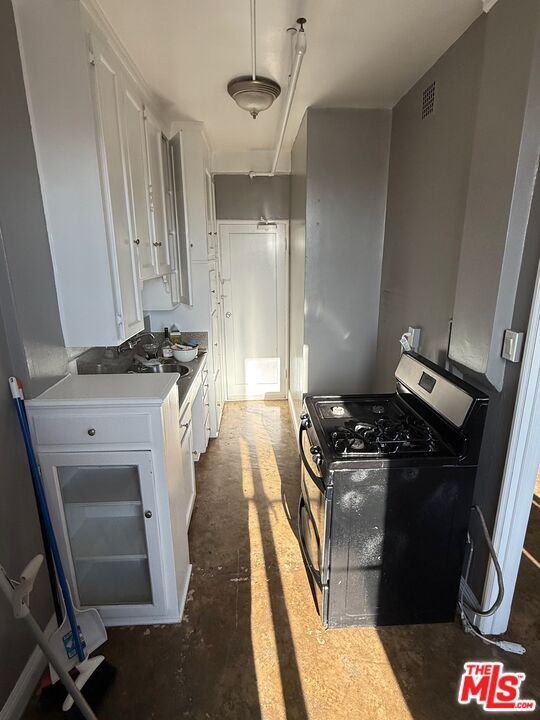 Building Photo - 5217 Hollywood Blvd