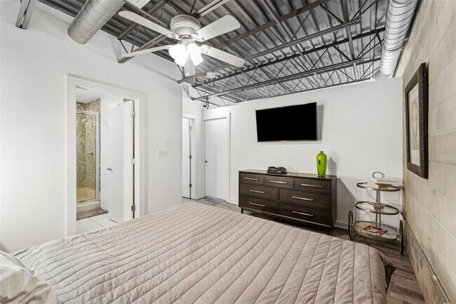 Building Photo - 5008 S MacDill Ave