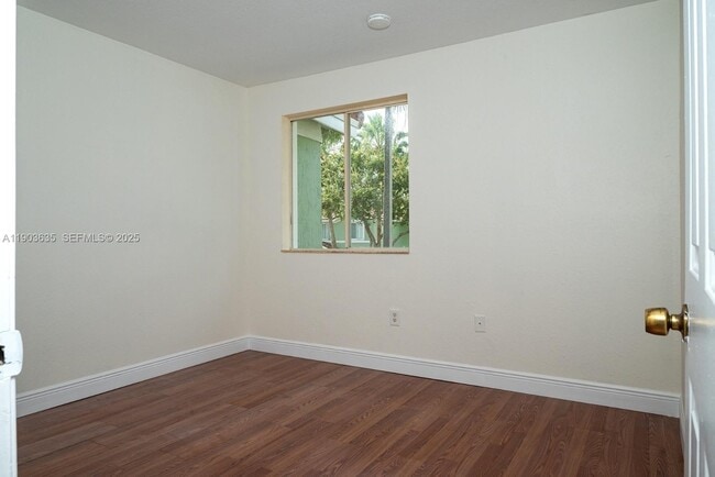 Building Photo - 2831 SE 15th Rd