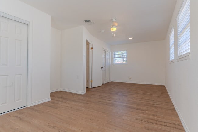 Building Photo - 5250 Durango Dr