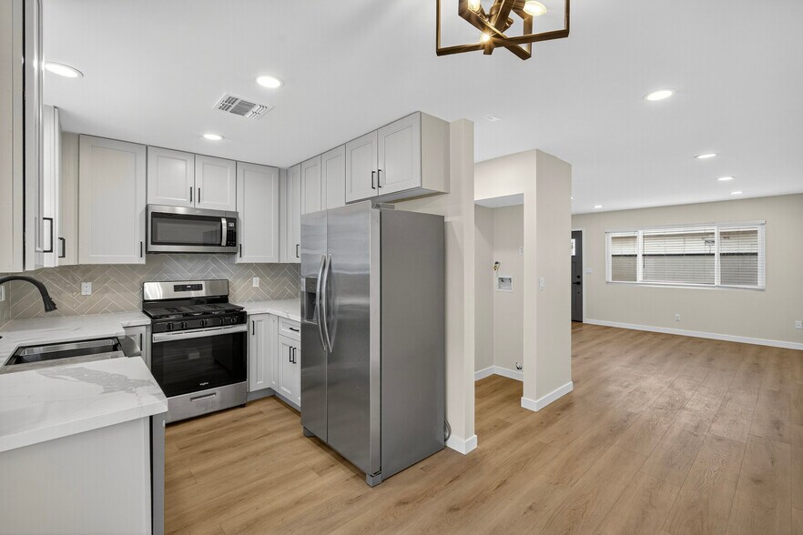 Building Photo - 11972 Walnut St