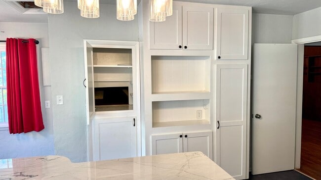 Building Photo - Timeless Two-Story Home with Modern Comfor...