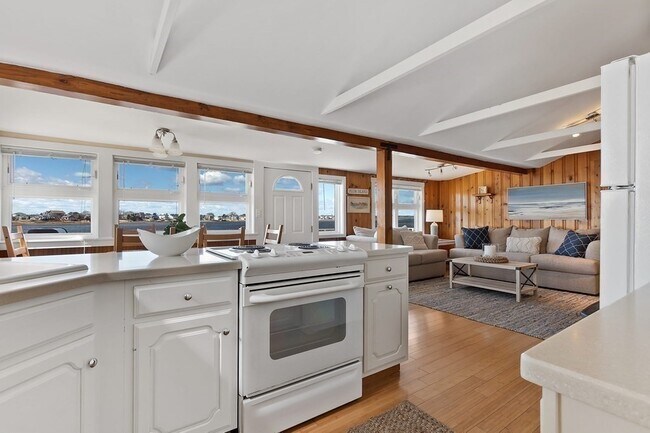 Building Photo - 4 28th St