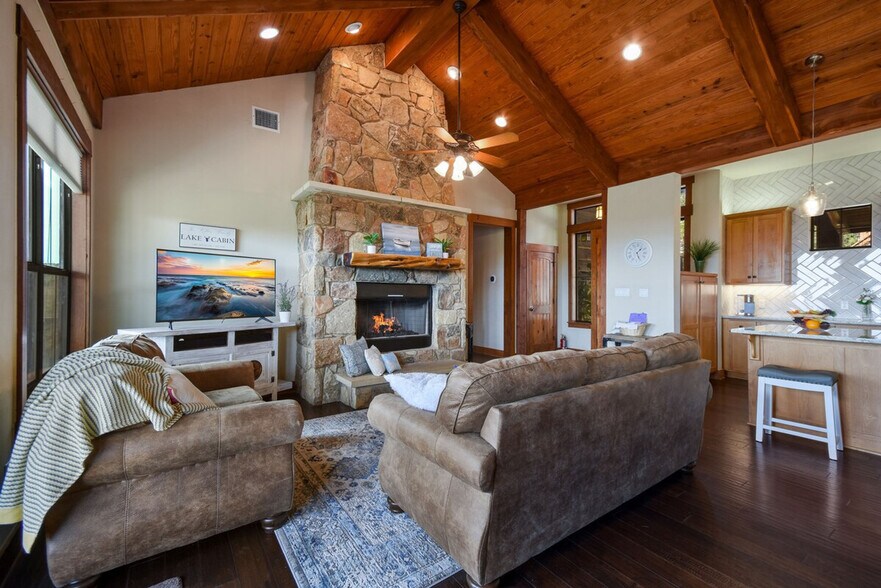 Building Photo - 7221 Trident-SI ID1521782P