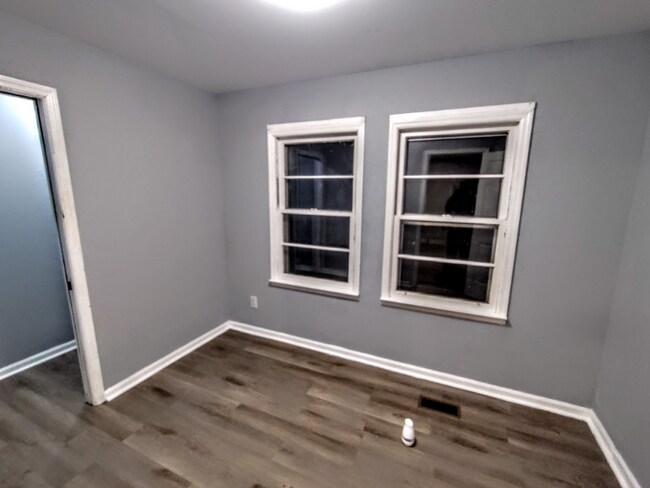 Building Photo - 100 Willow Ave