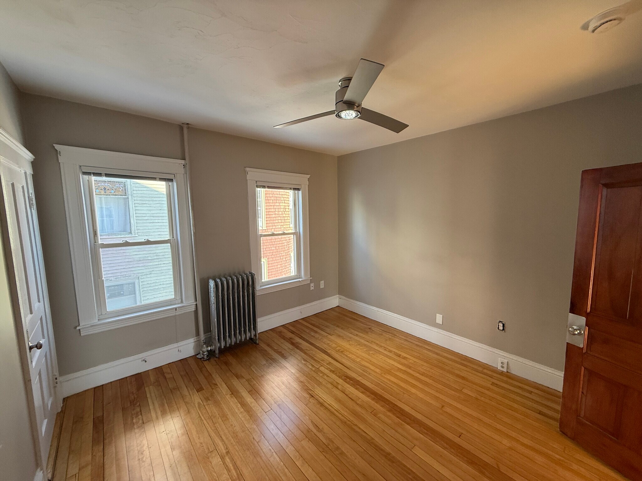 Building Photo - 148 Vernon St