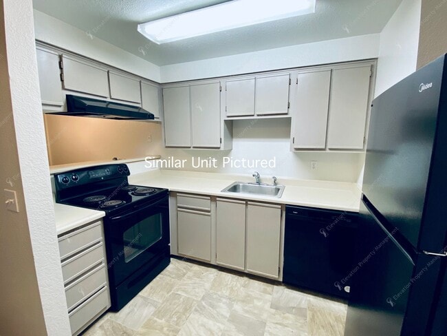 Building Photo - 2810 NE Mesa Ct