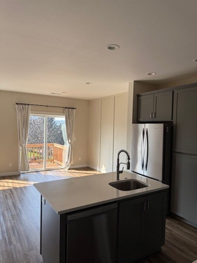 Building Photo - $500 OFF!! Newer South Salem Townhome - 2 ...