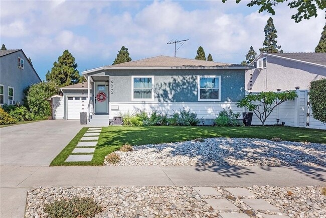 Building Photo - 5635 Pimenta Ave