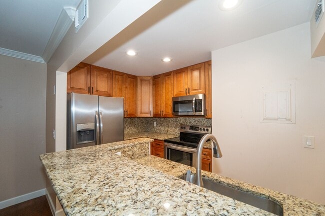 Building Photo - 2BR/2BA Condo in the Desirable Conquistador