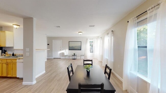 Building Photo - 5105 Spruce Cove