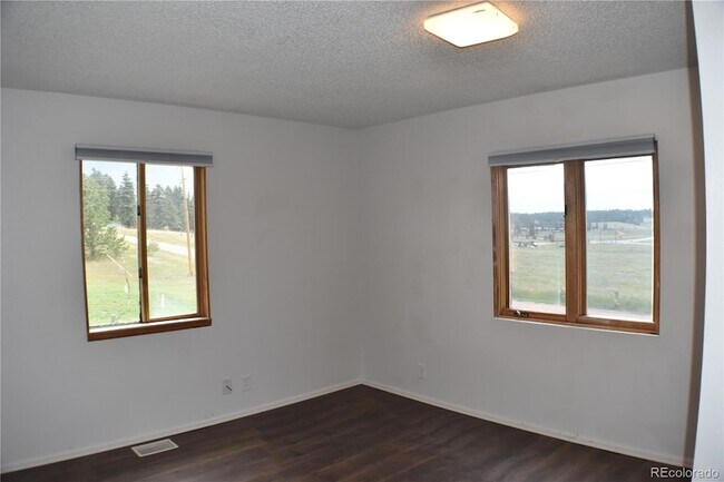 Building Photo - 1014 Elfin Glen Dr