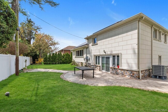 Building Photo - 830 Pepperidge Rd