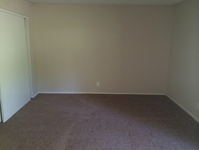 Building Photo - ranchview490