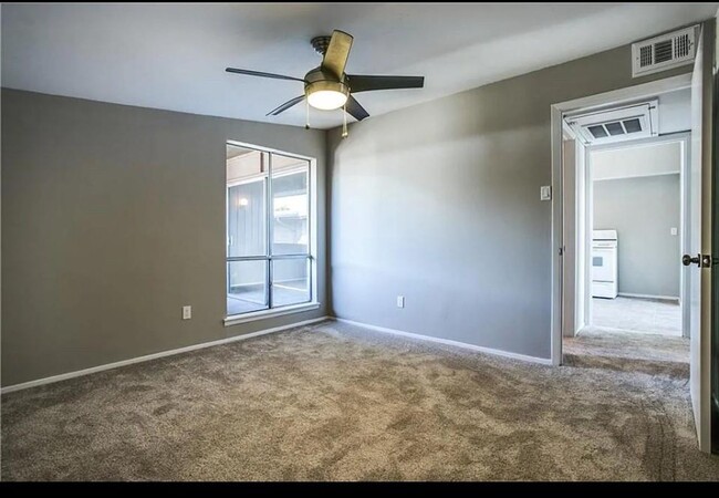 Building Photo - Rent Ready - Dallas, TX