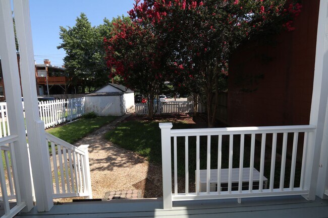 Building Photo - MAIN2220