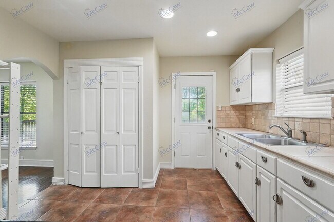 Building Photo - 4710 Wateka Dr