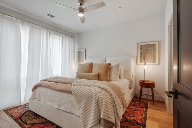 Building Photo - 303 31st Ave N