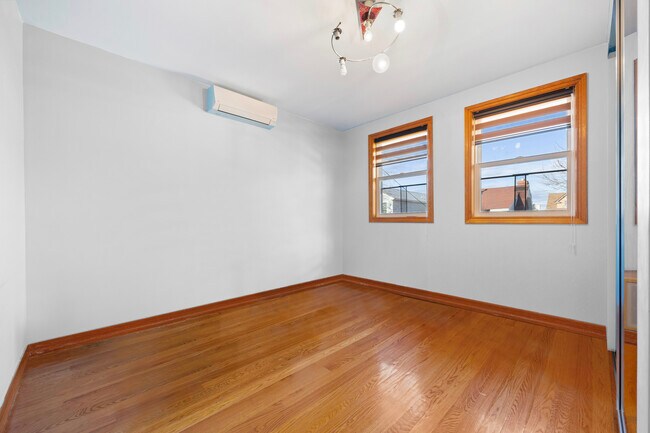 Building Photo - 3717 Nautilus Ave