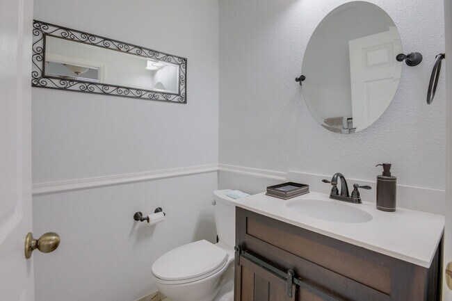 Building Photo - 3875 Circle Lake Dr