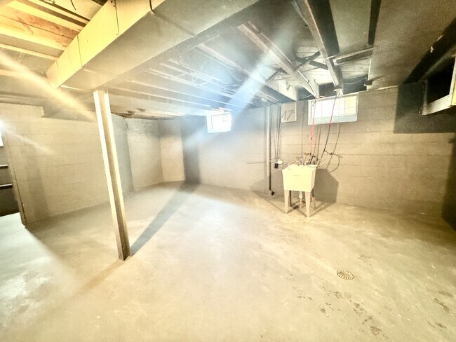 Building Photo - 9219 McKinney St