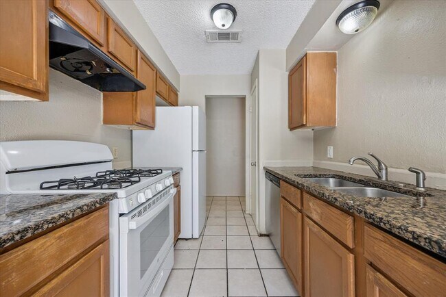 Building Photo - 4704 Lambs Ln