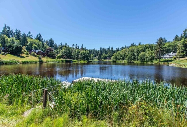 Building Photo - Lovely Storybook Home with a Lake View!