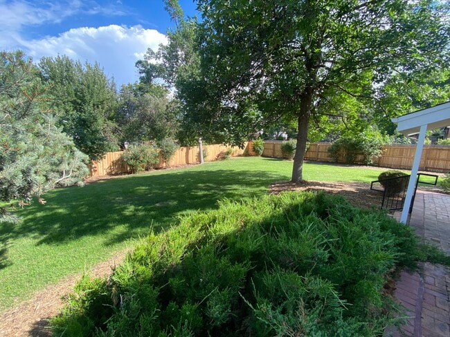 Building Photo - Updated Spacious Palos Verde Home