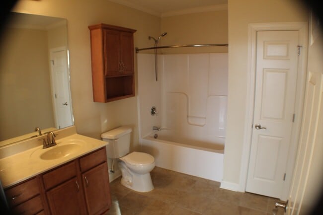 Building Photo - THE GATEWAY @ GLENMOORE