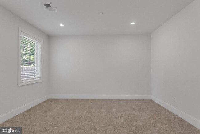 Building Photo - 17 Grey Ct