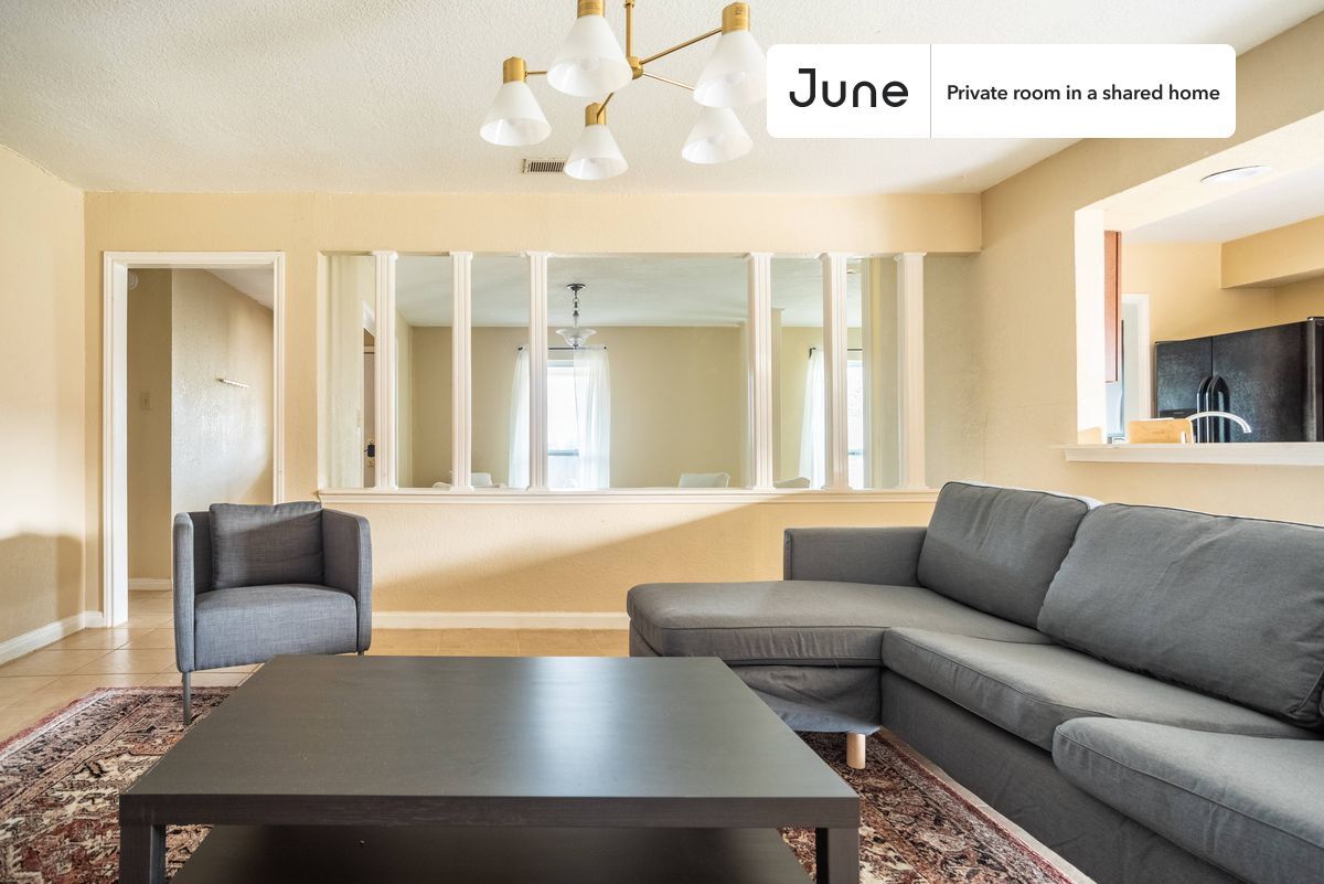 Building Photo - Room in Shared 4 bed/2 bath home