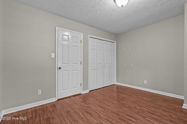 Building Photo - 215 Canterbury Rd