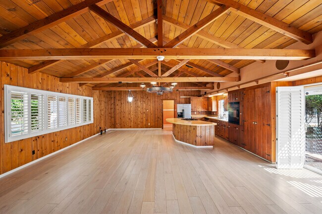 Building Photo - 190 Fairway Ln