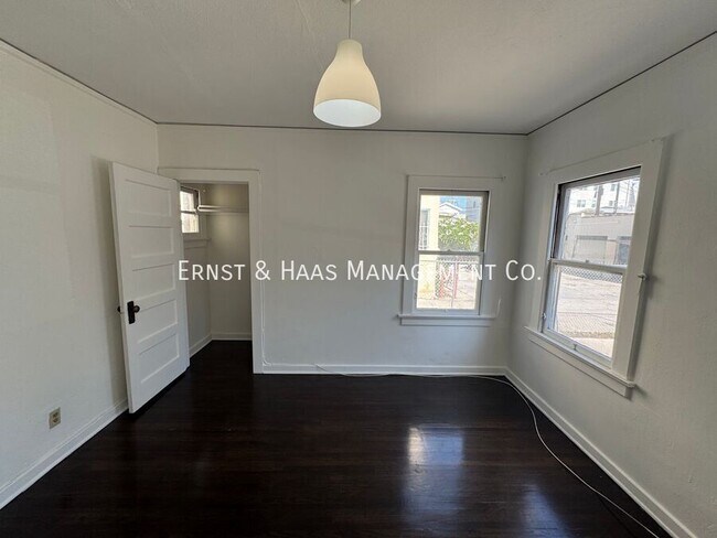 Building Photo - 528.5 N Kenmore Ave
