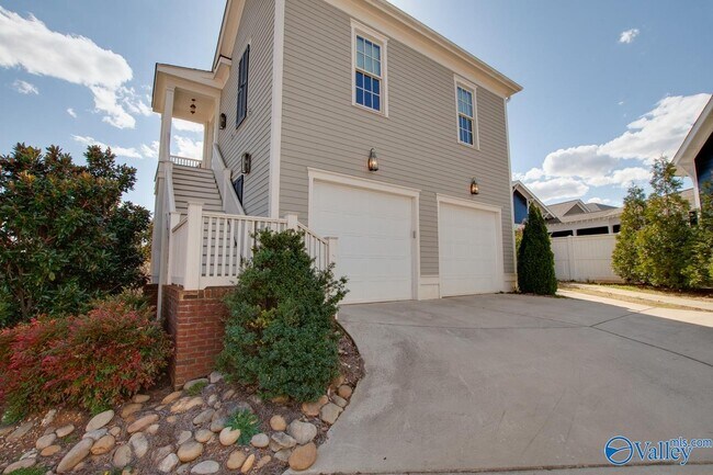 Building Photo - 32 Hillcrest Ave NW