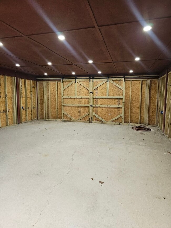 Building Photo - Manor View