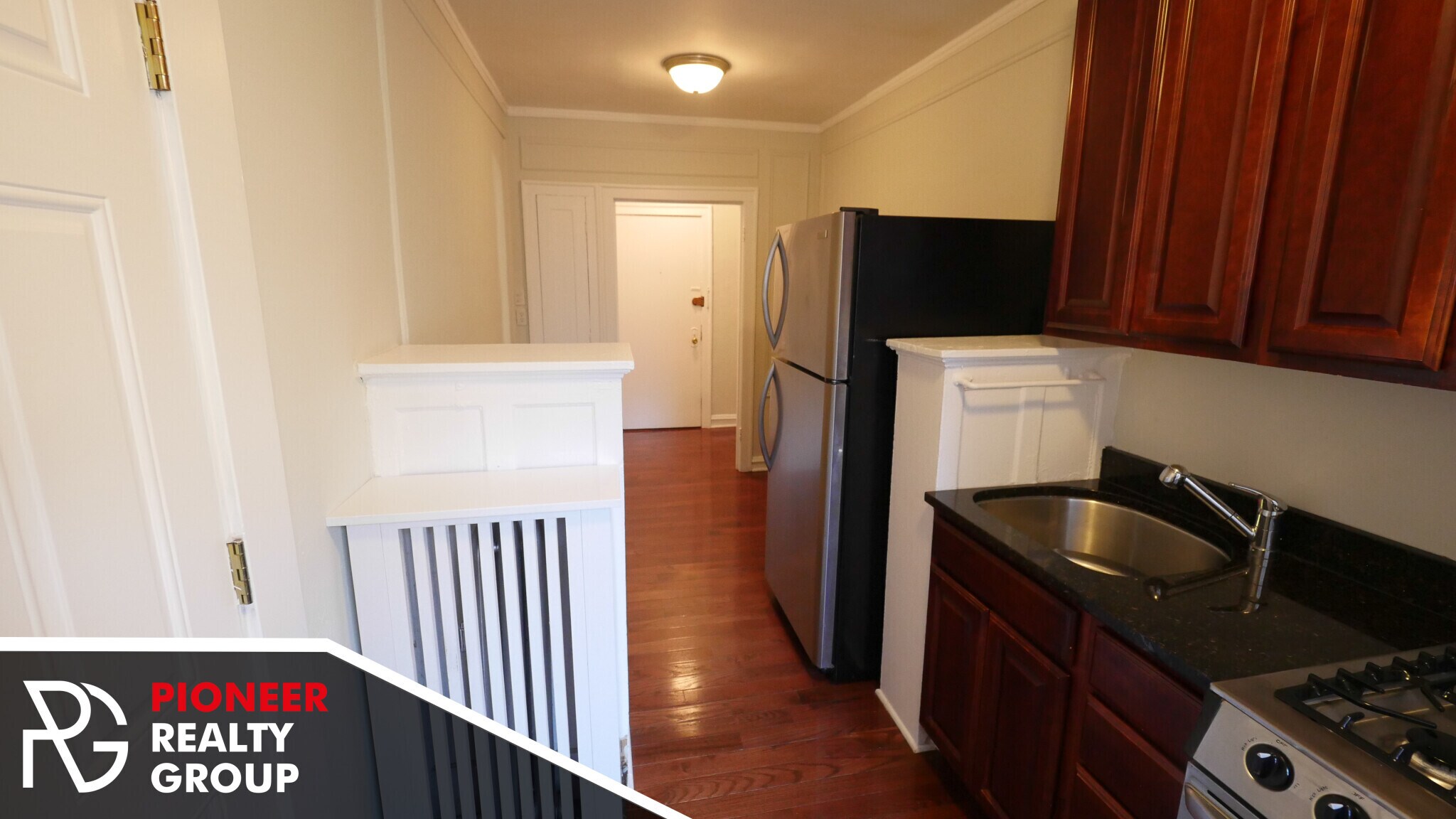 Building Photo - 544 W Surf St