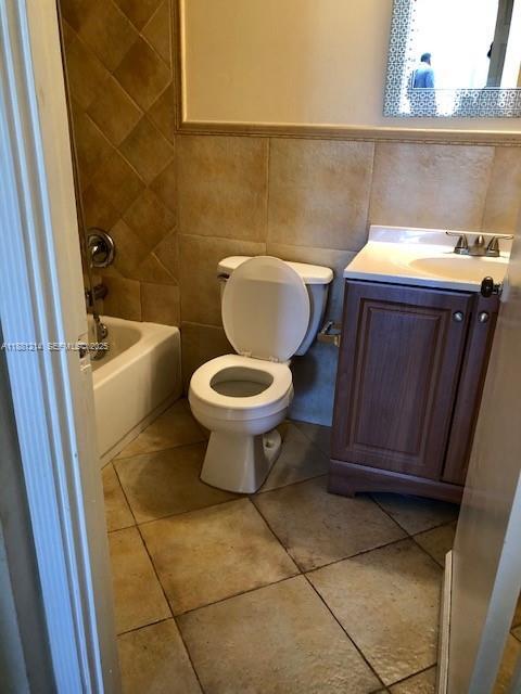 Building Photo - 2025 NE 164th St