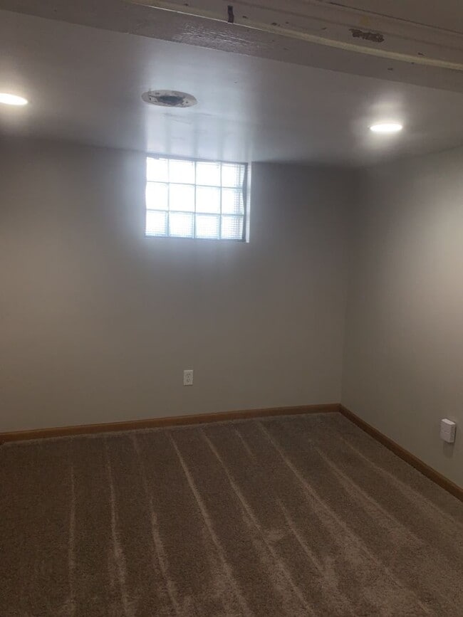 Building Photo - AVAILABLE NOW - 4 Bed, 2 Bath Chester Park...