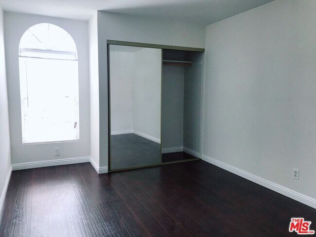 Building Photo - 4750 Templeton St