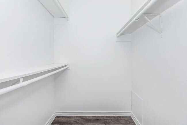 Building Photo - 4400 Memorial Dr