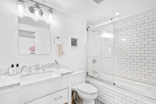 Building Photo - 144 Powell Ave