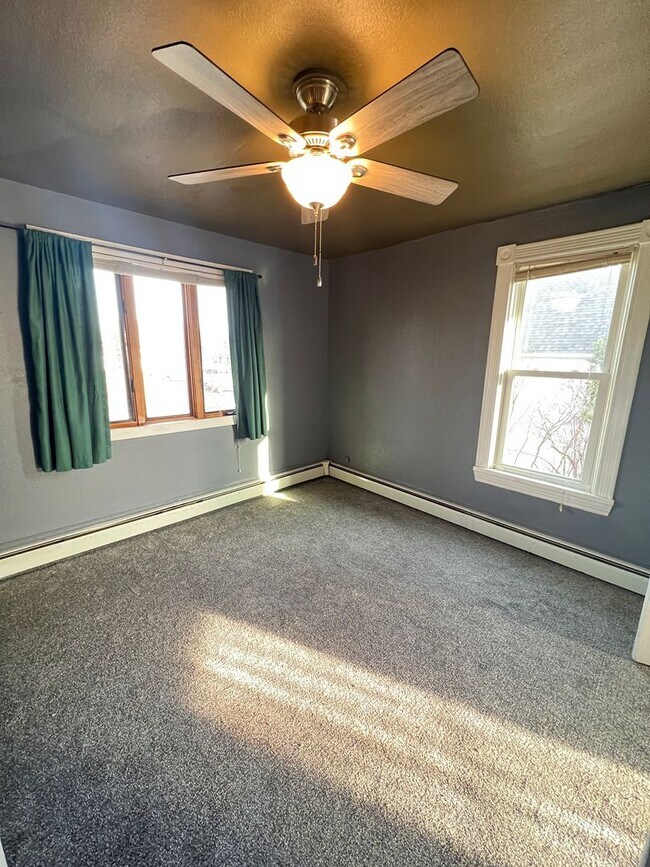 Building Photo - AVAILABLE JUNE - Billings Park Upper Duplex