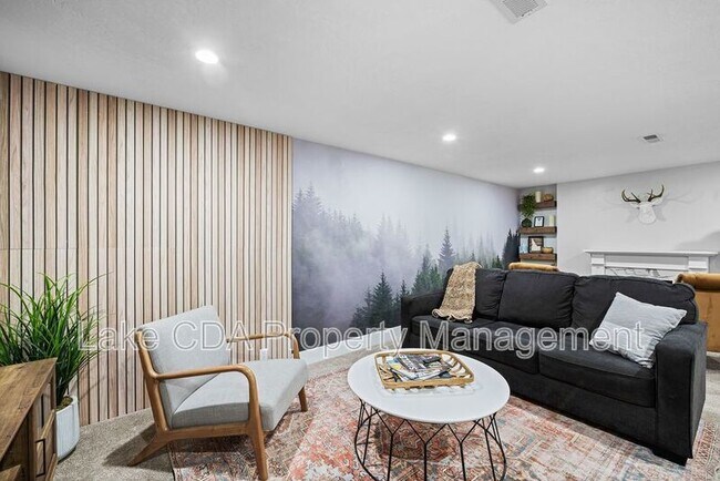 Building Photo - 3870 N Honeysuckle Dr