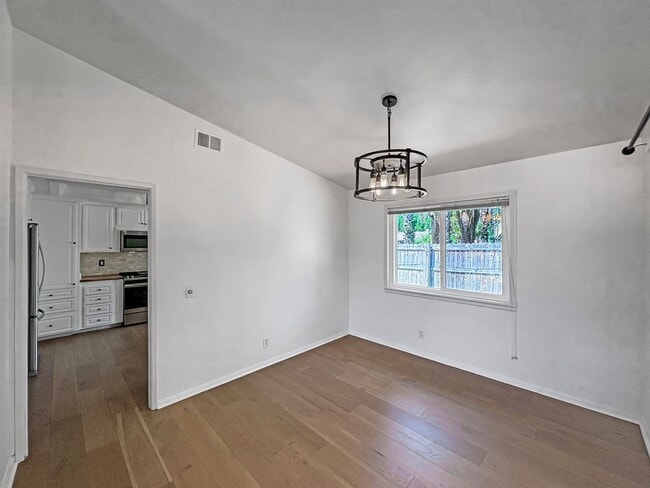 Building Photo - Beautiful 3B/2BA Home In Fallbrook with La...