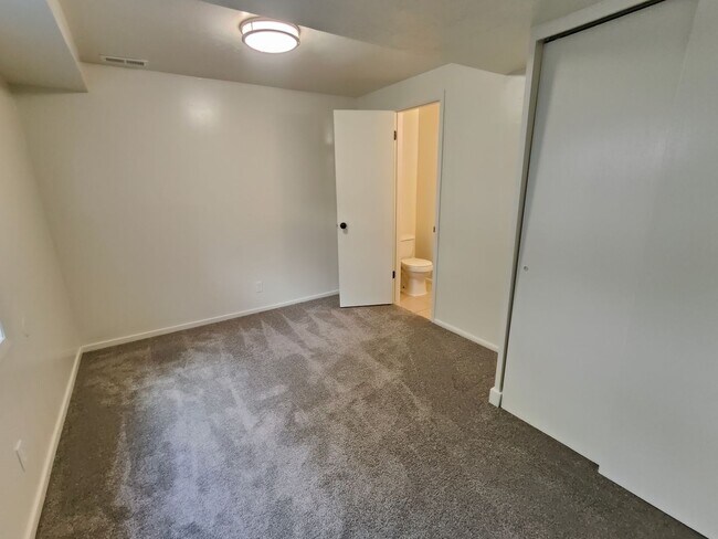 Building Photo - 51-53 W 1100 S