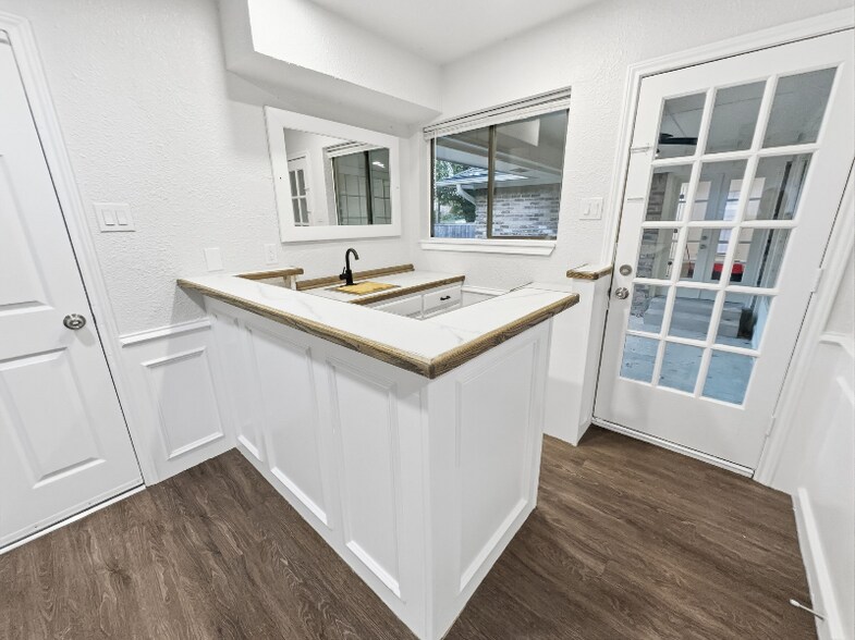 Building Photo - 2409 Castle St