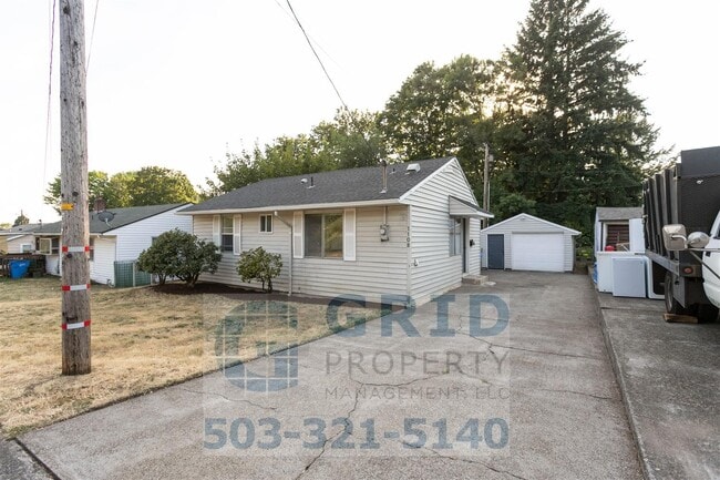 Building Photo - Charming 2BR House with Garage & Private Patio in Vancouver!